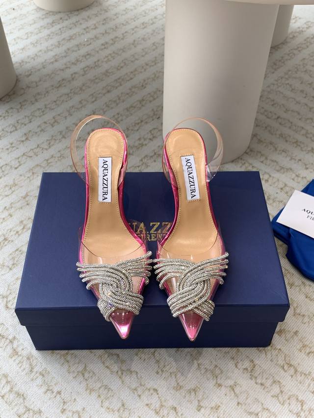 Aquazzura 24Ss 惊艳火爆款、菠萝 王室贵族的钟爱雍容华贵、气质高雅、到手如图柜级品质 进口真丝 Pv C透明片面料．璀璨别致水钻饰扣、小羊皮内里、