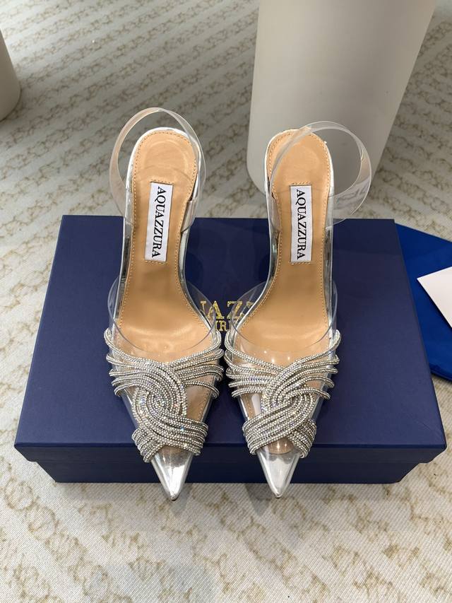 Aquazzura 24Ss 惊艳火爆款、菠萝 王室贵族的钟爱雍容华贵、气质高雅、到手如图柜级品质 进口真丝 Pv C透明片面料．璀璨别致水钻饰扣、小羊皮内里、