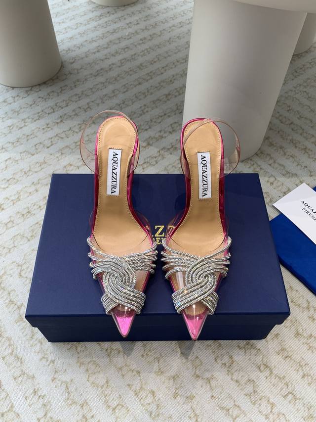 Aquazzura 24Ss 惊艳火爆款、菠萝 王室贵族的钟爱雍容华贵、气质高雅、到手如图柜级品质 进口真丝 Pv C透明片面料．璀璨别致水钻饰扣、小羊皮内里、