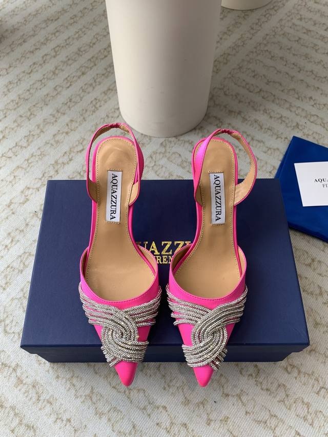 Aquazzura 24Ss 惊艳火爆款、菠萝 王室贵族的钟爱雍容华贵、气质高雅、到手如图柜级品质 进口真丝 Pv C透明片面料．璀璨别致水钻饰扣、小羊皮内里、