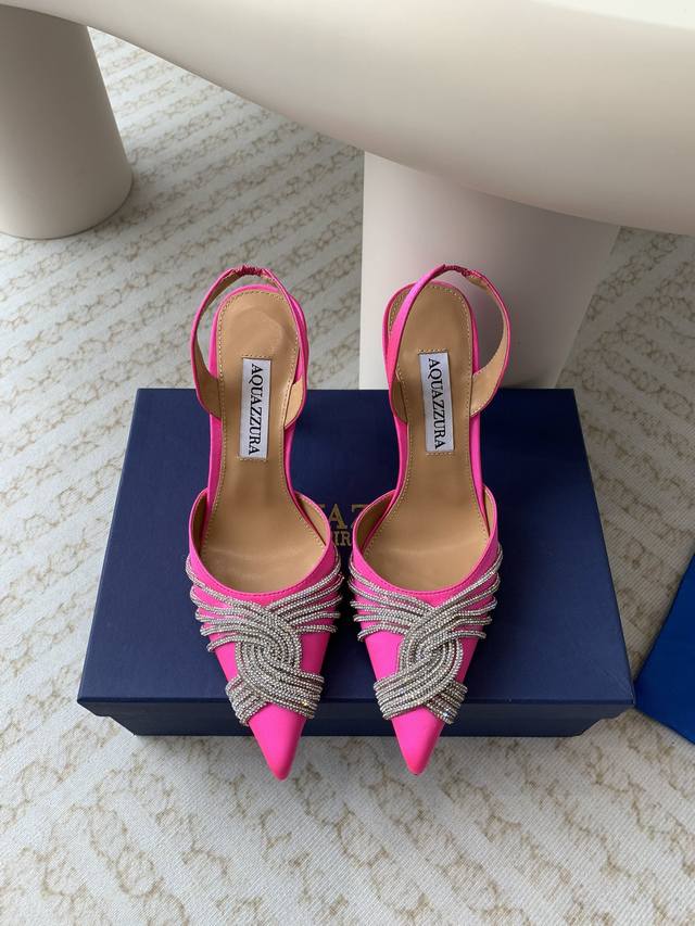 Aquazzura 24Ss 惊艳火爆款、菠萝 王室贵族的钟爱雍容华贵、气质高雅、到手如图柜级品质 进口真丝 Pv C透明片面料．璀璨别致水钻饰扣、小羊皮内里、