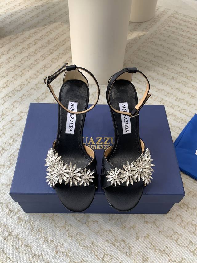 Aquazzura 24Ss 惊艳火爆款、菠萝 王室贵族的钟爱雍容华贵、气质高雅、到手如图柜级品质 进口真丝 璀璨别致水钻饰扣、小羊皮内里、意大利真a级真皮大底