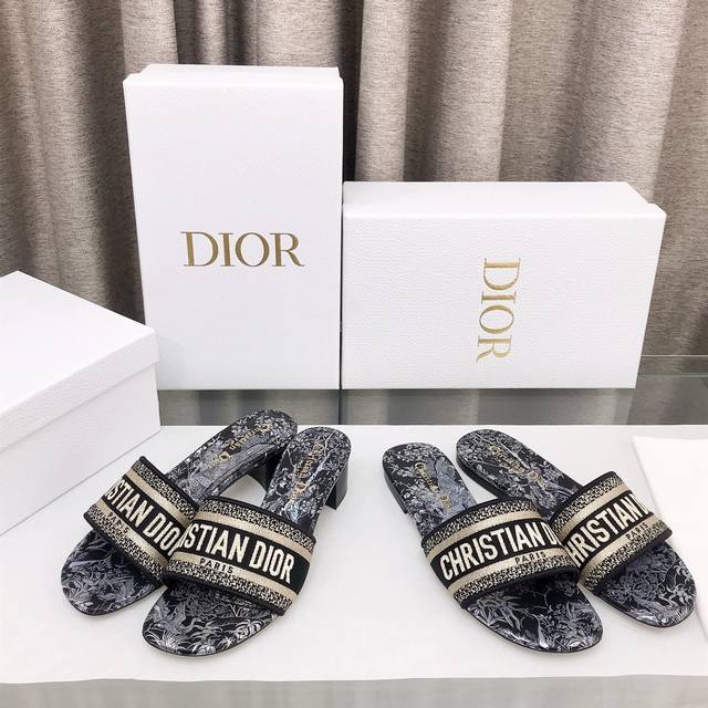 平底 高跟 升级版烫金款凉拖 Dior ~D家2023新款女拖鞋 ，字母logo立体刺绣凉鞋 鞋面：鞋面原版一致高温水溶棉质电绣科技面料 内里：水染羊皮内里 大