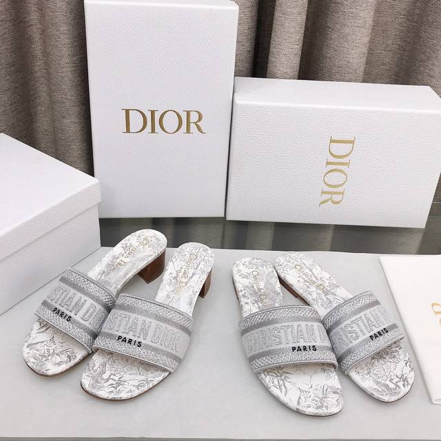 平底 高跟 升级版烫金款凉拖 Dior ~D家2023新款女拖鞋 ，字母logo立体刺绣凉鞋 鞋面：鞋面原版一致高温水溶棉质电绣科技面料 内里：水染羊皮内里 大