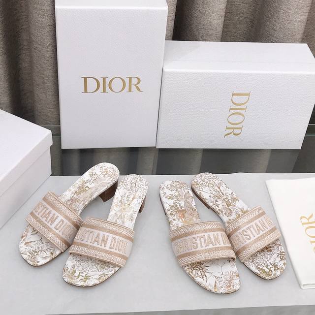 平底 高跟 升级版烫金款凉拖 Dior ~D家2023新款女拖鞋 ，字母logo立体刺绣凉鞋 鞋面：鞋面原版一致高温水溶棉质电绣科技面料 内里：水染羊皮内里 大