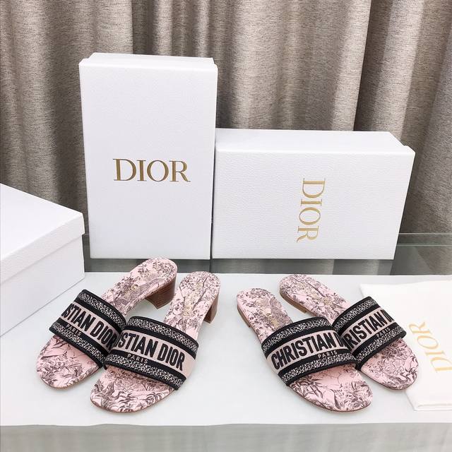 平底 高跟 Dior ~D家2023新款女拖鞋 ，字母logo立体刺绣凉鞋 鞋面：鞋面原版一致高温水溶棉质电绣科技面料 内里：水染羊皮内里 大底：意大利真皮大底