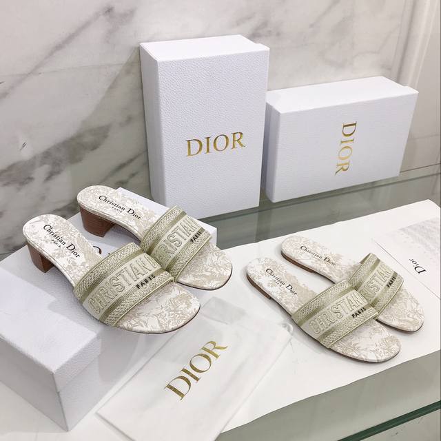 平底 高跟 Dior ~D家2023新款女拖鞋 ，字母logo立体刺绣凉鞋 鞋面：鞋面原版一致高温水溶棉质电绣科技面料 内里：水染羊皮内里 大底：意大利真皮大底