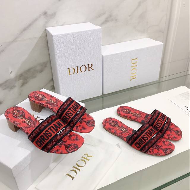 平底 高跟 Dior ~D家2023新款女拖鞋 ，字母logo立体刺绣凉鞋 鞋面：鞋面原版一致高温水溶棉质电绣科技面料 内里：水染羊皮内里 大底：意大利真皮大底