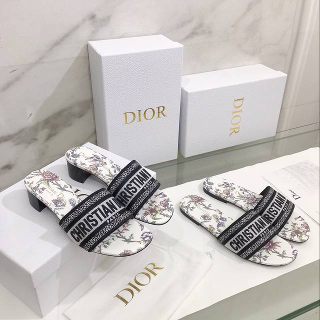 平底 高跟 Dior ~D家2023新款女拖鞋 ，字母logo立体刺绣凉鞋 鞋面：鞋面原版一致高温水溶棉质电绣科技面料 内里：水染羊皮内里 大底：意大利真皮大底