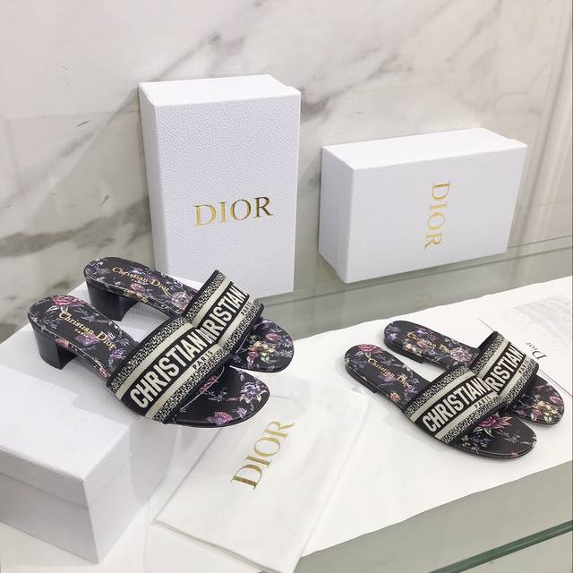 平底 高跟 Dior ~D家2023新款女拖鞋 ，字母logo立体刺绣凉鞋 鞋面：鞋面原版一致高温水溶棉质电绣科技面料 内里：水染羊皮内里 大底：意大利真皮大底