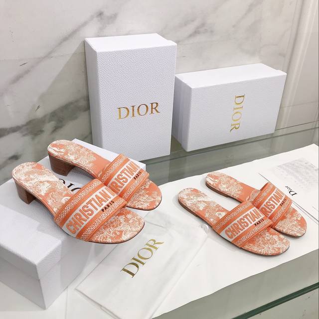 平底 高跟 Dior ~D家2023新款女拖鞋 ，字母logo立体刺绣凉鞋 鞋面：鞋面原版一致高温水溶棉质电绣科技面料 内里：水染羊皮内里 大底：意大利真皮大底