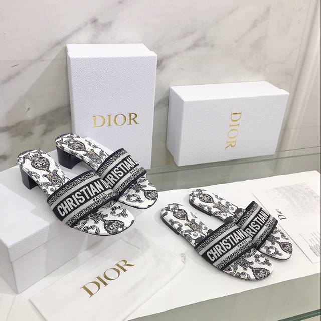 平底 高跟 Dior ~D家2023新款女拖鞋 ，字母logo立体刺绣凉鞋 鞋面：鞋面原版一致高温水溶棉质电绣科技面料 内里：水染羊皮内里 大底：意大利真皮大底