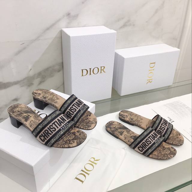 平底 高跟 Dior ~D家2023新款女拖鞋 ，字母logo立体刺绣凉鞋 鞋面：鞋面原版一致高温水溶棉质电绣科技面料 内里：水染羊皮内里 大底：意大利真皮大底