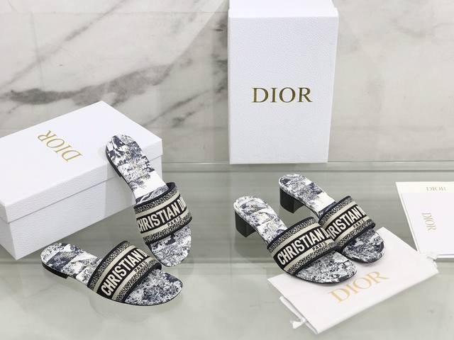 平底 高跟 Dior ~D家2022新款女拖鞋 ，字母logo立体刺绣凉鞋 鞋面：鞋面原版一致高温水溶棉质电绣科技面料 内里：水染羊皮内里 大底：意大利真皮大底