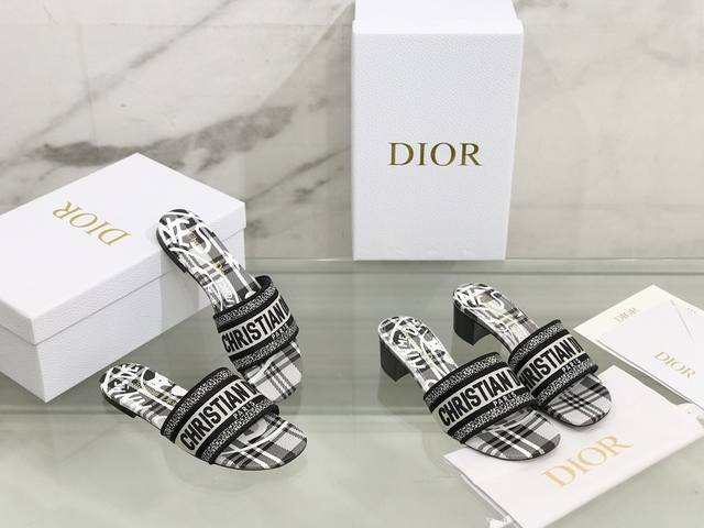 平底 高跟 Dior ~D家2022新款女拖鞋 ，字母logo立体刺绣凉鞋 鞋面：鞋面原版一致高温水溶棉质电绣科技面料 内里：水染羊皮内里 大底：意大利真皮大底