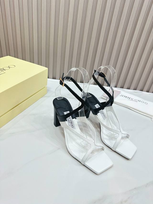 出厂 Jimmy Choo 吉米周 是一个非常全面之尊贵时尚生活品牌， 香港,美国等大时尚博主及明星的同款表带女士高跟，中跟，平跟后空凉鞋系列。 澳大利亚尖头