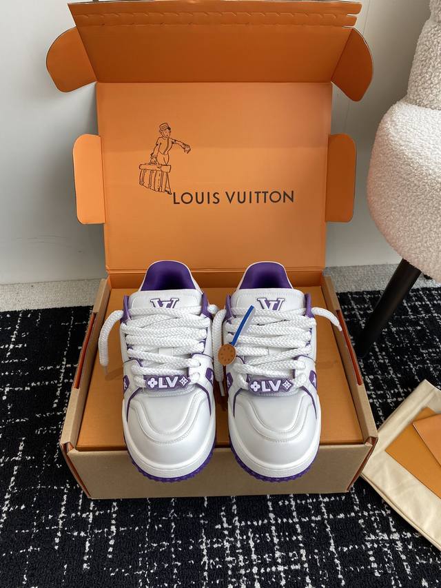 代购级 官网同步发货全套包装 Louis Vuitton 走秀款胖丁trainer 龙年限定款 面包鞋 情侣款 胖trainer打破颜色的单一变化 胖乎乎的超可