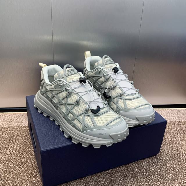 工厂价 迪奥 2023春夏走秀高定新款摩登低帮休闲男鞋 Dior B31 Runner 抽绳系带拼色老爹鞋 Cd明星同款藤格纹图案字母logo厚底圆头时尚夜光运