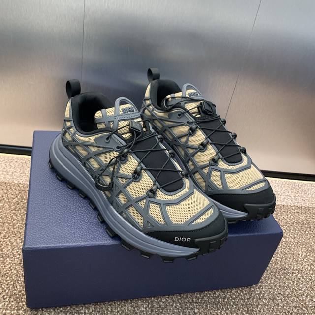 工厂价 迪奥 2023春夏走秀高定新款摩登低帮休闲男鞋 Dior B31 Runner 抽绳系带拼色老爹鞋 Cd明星同款藤格纹图案字母logo厚底圆头时尚夜光运