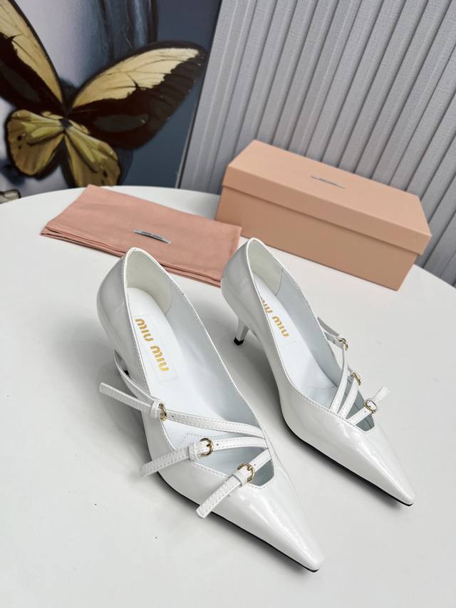 工厂 2023 新款新品 Miu Miu 全新超美装饰搭配,时尚淑女气质十足 双色拼接 又不乏美艳色彩,外侧附带弹力象巾 上脚非常方便意大利引进的原版楦头是最新