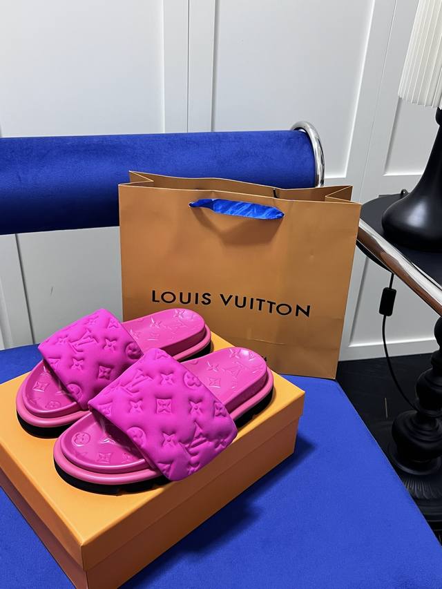 橙子出厂价 Louis Vuitton 路易威登 Lv魔术贴拖鞋 凉拖 情侣款 新款印花大底 ，硬货上新，专柜主打，代购级别！高级感十足！国内外博主刷爆的一款，