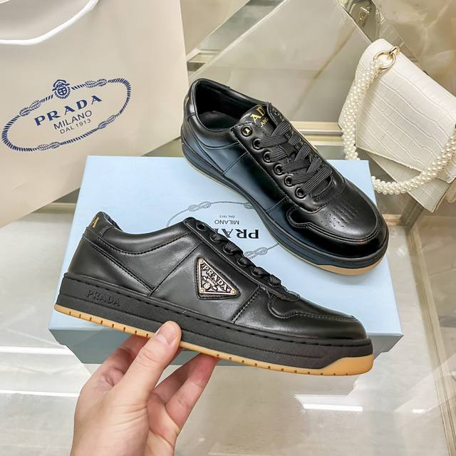 Prada 普拉达 2024顶级专柜 官网上新 全球首发 Prada 普拉达白金德训鞋 休闲鞋 小白鞋 Prada潮鞋 小红书新款 时装周走秀款 初夏休