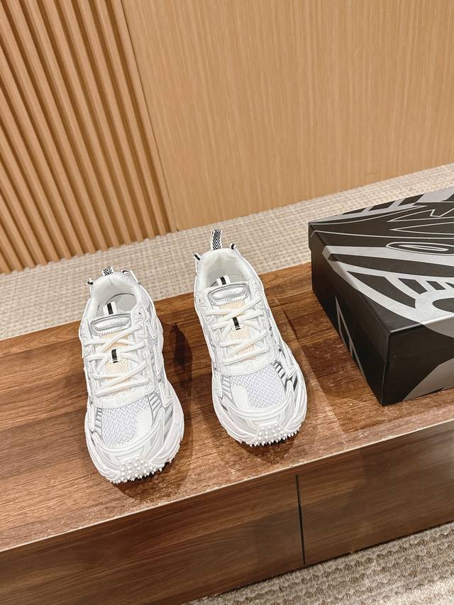 C/O Virgil Abloh 2024S Ow情侣款最新款跑鞋 百分百原盒正确版 原楦原纸板数据开发，4层分离大底 鞋面采用3D立体打印和多种材料拼接而成