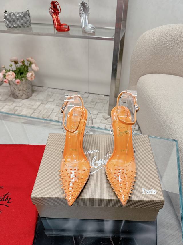 Christianlouboutin路铂廷 Cl尖头高跟透明铆钉单鞋凉鞋 全原版一比一开模定制，铆钉面里都是同色，非凡订制，绝非凡品！ 面料：原版同色柳钉，原版