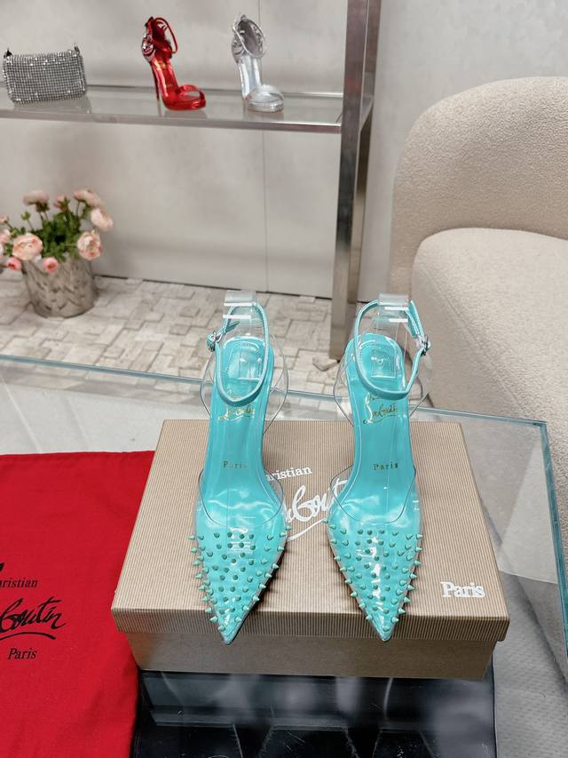 Christianlouboutin路铂廷 Cl尖头高跟透明铆钉单鞋凉鞋 全原版一比一开模定制，铆钉面里都是同色，非凡订制，绝非凡品！ 面料：原版同色柳钉，原版