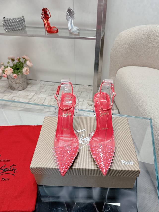 Christianlouboutin路铂廷 Cl尖头高跟透明铆钉单鞋凉鞋 全原版一比一开模定制，铆钉面里都是同色，非凡订制，绝非凡品！ 面料：原版同色柳钉，原版