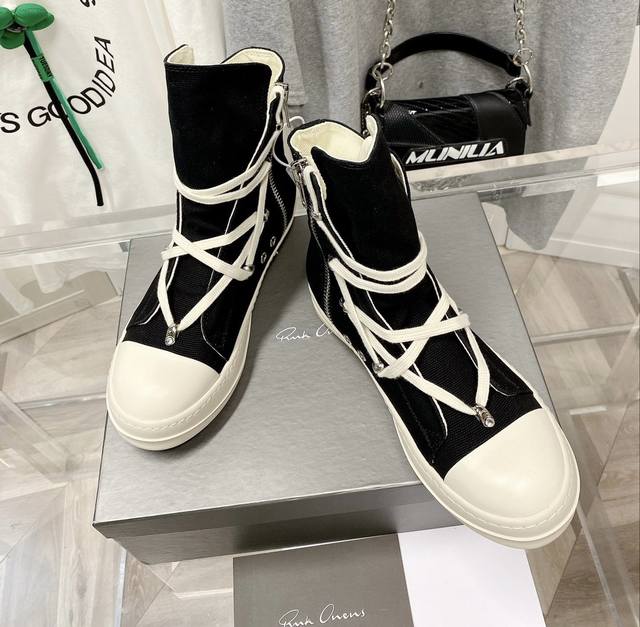 出厂价 ￥ 瑞克.欧文斯 Rick Owens 高帮款帆布鞋经典黑色五芒星火爆上市原版奶香底，原厂台湾进口细纹布 尺码：35-48 46、47、48订做不退换2