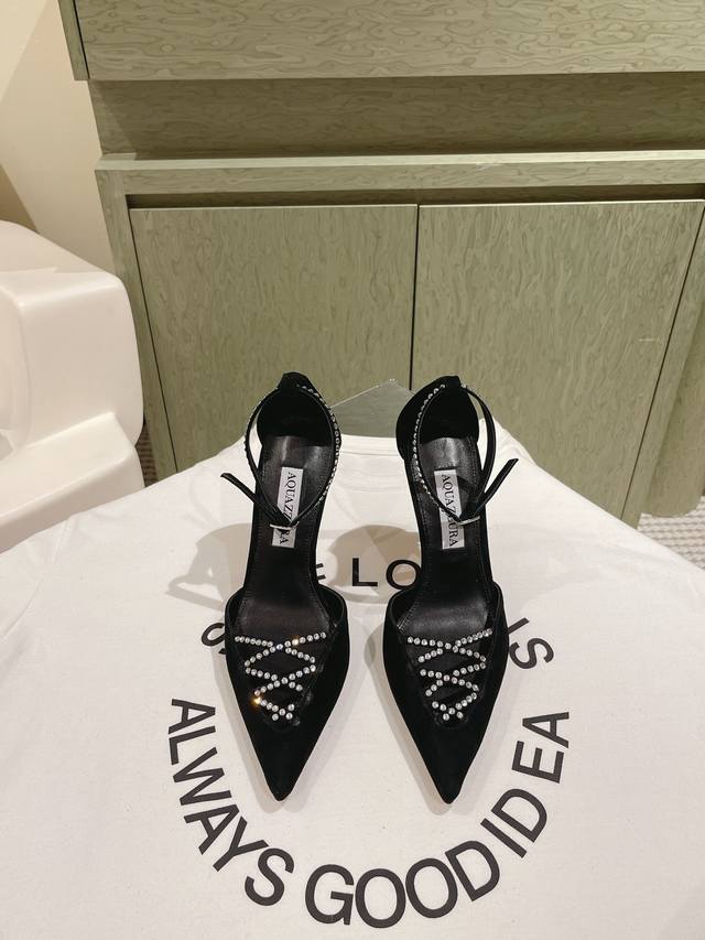 Aquazzur* 菠萝早春专柜新品仙女时装鞋系列，大量上新同步官网全系列均可定制龙年主打一个火爆，全网各大网红纷纷开秀，绝美的穿搭系列！ ★★★★★ 鞋面 羊