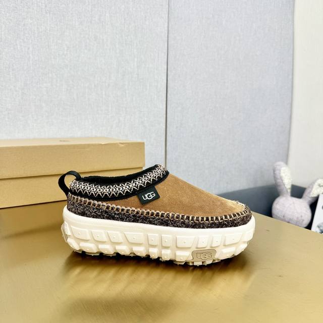 出厂价 实价 Ugg 只有女码 顶级高端品质来自澳洲温暖奢侈品牌半拖女鞋，Ugg-5877官网同步、采用进口牛皮制作，精心缝制而成..进口橡胶发泡大底 舒适、柔