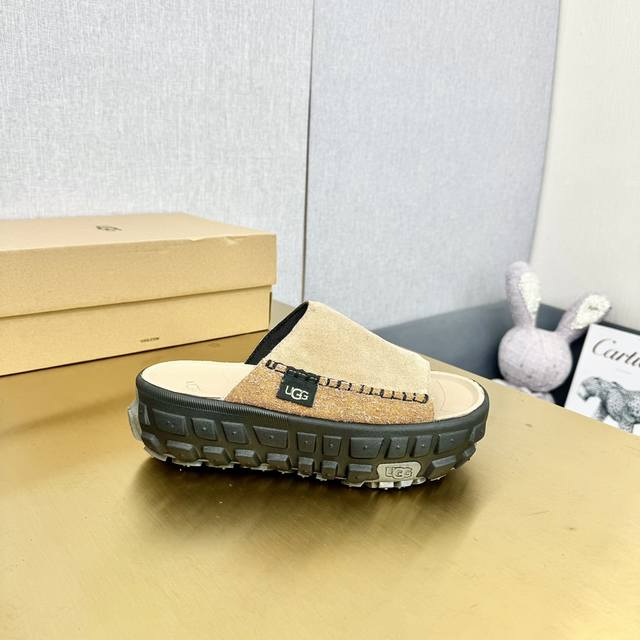 出厂价 实价 Ugg 只有女码 顶级高端品质来自澳洲温暖奢侈品牌半拖女鞋，Ugg-5877官网同步、采用进口牛皮制作，精心缝制而成..进口橡胶发泡大底 舒适、柔