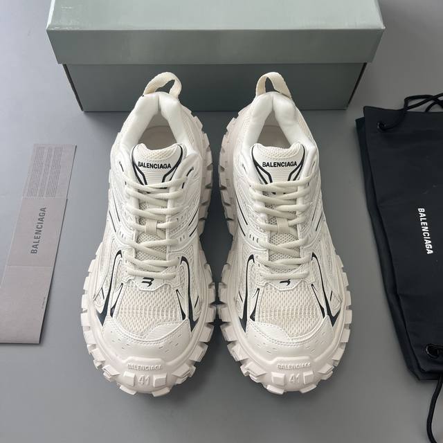 纯原balenciaga Defender巴黎世家轮胎鞋 “做旧白黑”原厂原档案开发，原盒原标，原厂鞋楦打造出原汁原味版型，采用原厂材料，不含皮革、尼龙和网布材