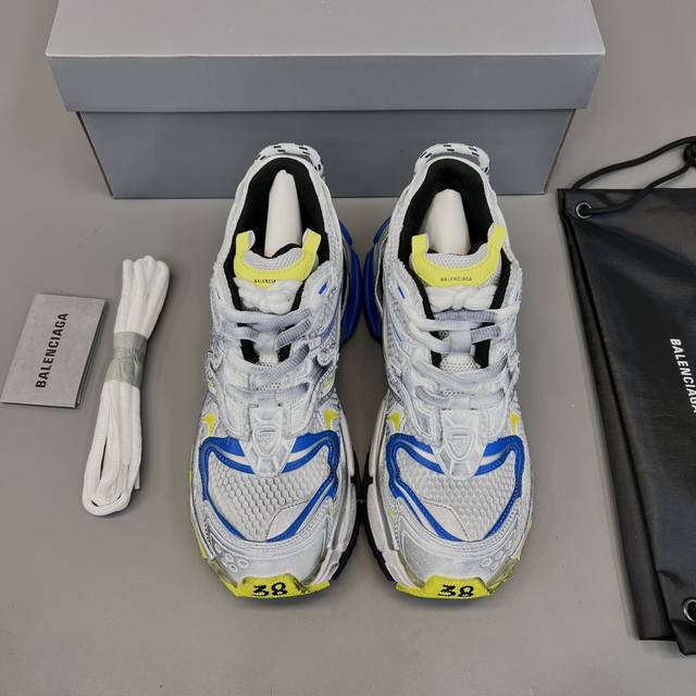 纯原balenciaga 巴黎世家-Runner、是通过溢胶、做旧、缝线等细节，展示了设计师 Demna 的运动鞋风格，用一双 旧鞋 传递复古感，后侧板、翘起的