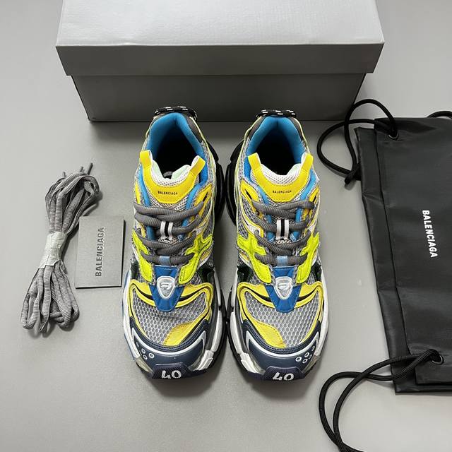 纯原balenciaga 巴黎世家-Runner、是通过溢胶、做旧、缝线等细节，展示了设计师 Demna 的运动鞋风格，用一双 旧鞋 传递复古感，后侧板、翘起的