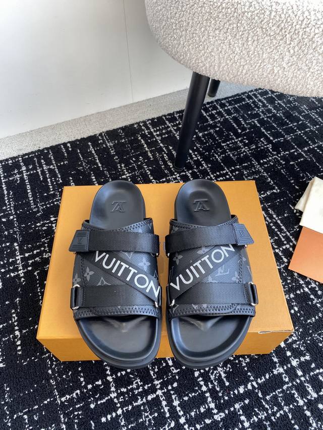 代购级 Louis Vuitton 24Ss 沙滩拖 又一爆款 最新 顶配版本 Lv一出即巅峰的超爆款的老花拖鞋面包的脚感 软绵绵的超舒服 今年驴粉们太有福了