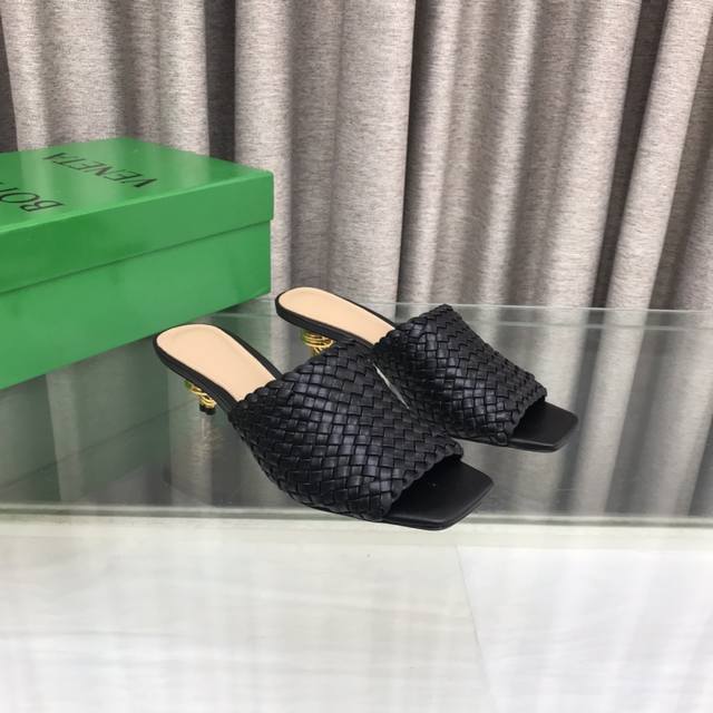 Bottega Veneta 专柜新款编织露趾高跟凉拖 鞋面采用编织超迁皮，羊皮垫脚，真皮注塑大底！ 跟高：5.5Cm 码数：35～39 40定做不退换