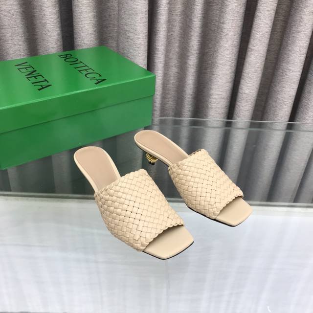 Bottega Veneta 专柜新款编织露趾高跟凉拖 鞋面采用编织超迁皮，羊皮垫脚，真皮注塑大底！ 跟高：5.5Cm 码数：35～39 40定做不退换