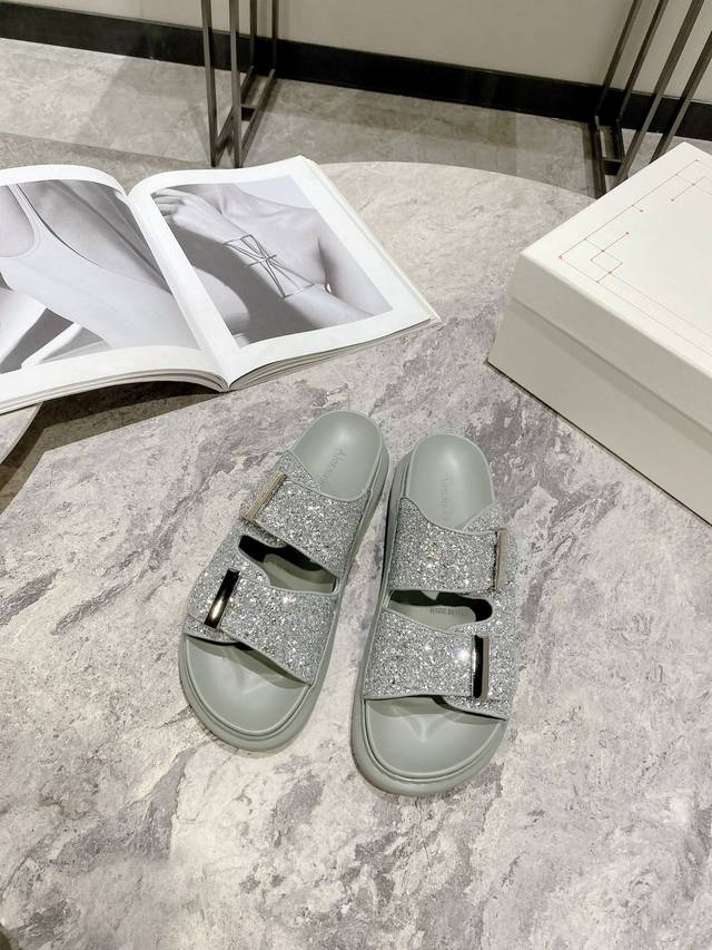 麦昆alexander Mcqueen 2023格力特拖鞋，凉拖 原版复刻定制，麦昆两带拖鞋搭配金属扣刻mcq标志，约5Cm 轻松穿出大长腿，舒适，百搭，夏天必