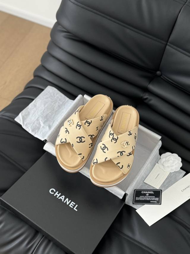 Chanel 爆款交叉拖鞋 跑量价 鞋面丝绸布，内里羊皮，原版发泡大底！ Size：35-39 其他码数定做