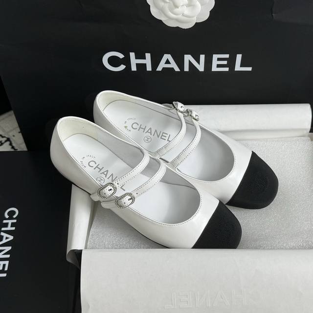 Size: 35-40 34 41订做不退换 Chanel 2024 S 早春新款圆头平底鞋 高版本双系带单鞋 圆方头 拼色玛丽珍鞋 小香家今年最火的两款鞋 就