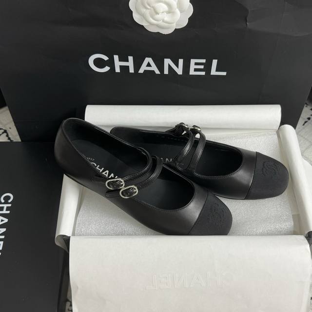 Size: 35-40 34 41订做不退换 Chanel 2024 S 早春新款圆头平底鞋 高版本双系带单鞋 圆方头 拼色玛丽珍鞋 小香家今年最火的两款鞋 就