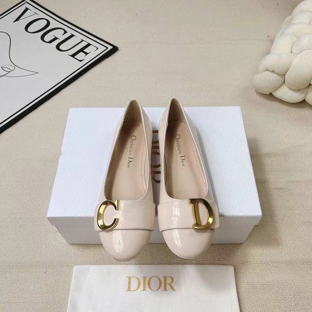 Dior 迪奥24Ss 秋冬新款 顶级版本 专柜主打新款 金属cd扣粗跟单鞋 硬货上新 代购级别！高级感十足！国内外博主刷爆的一款，复古又时髦 上脚美炸了！官网