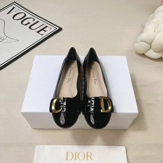 Dior 迪奥24Ss 秋冬新款 顶级版本 专柜主打新款 金属cd扣粗跟单鞋 硬货上新 代购级别！高级感十足！国内外博主刷爆的一款，复古又时髦 上脚美炸了！官网