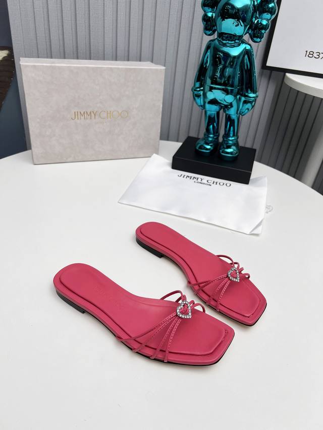 出厂 Jimmy Choo 吉米周 是一个非常全面之尊贵时尚生活品牌， 香港,美国等大时尚博主及明星的同款表带女士高跟，中跟，平跟后空凉鞋系列。 澳大利亚尖头