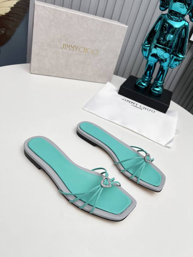 出厂 Jimmy Choo 吉米周 是一个非常全面之尊贵时尚生活品牌， 香港,美国等大时尚博主及明星的同款表带女士高跟，中跟，平跟后空凉鞋系列。 澳大利亚尖头