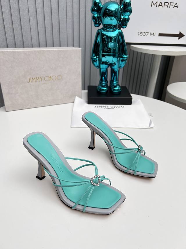 出厂 Jimmy Choo 吉米周 是一个非常全面之尊贵时尚生活品牌， 香港,美国等大时尚博主及明星的同款表带女士高跟，中跟，平跟后空凉鞋系列。 澳大利亚尖头