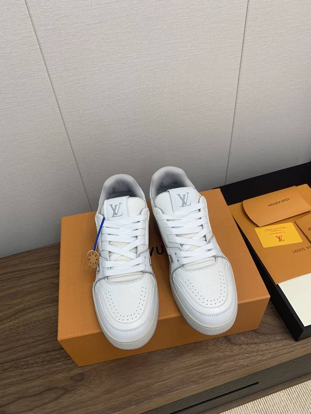 Louis Vuitton 路易威登 Trainer Sneaker 时尚百搭低帮休闲板鞋 男女同款 飞机盒 顶级版本 胖嘟嘟 牛仔布拼皮 情侣感情杠杠款 码数